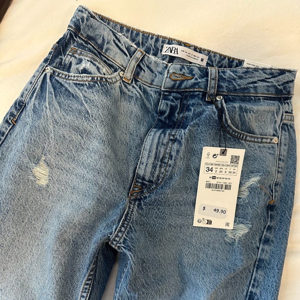 ZARA High-waisted jeans. Washed effect. Straight leg. LONG Length. Ripped detail